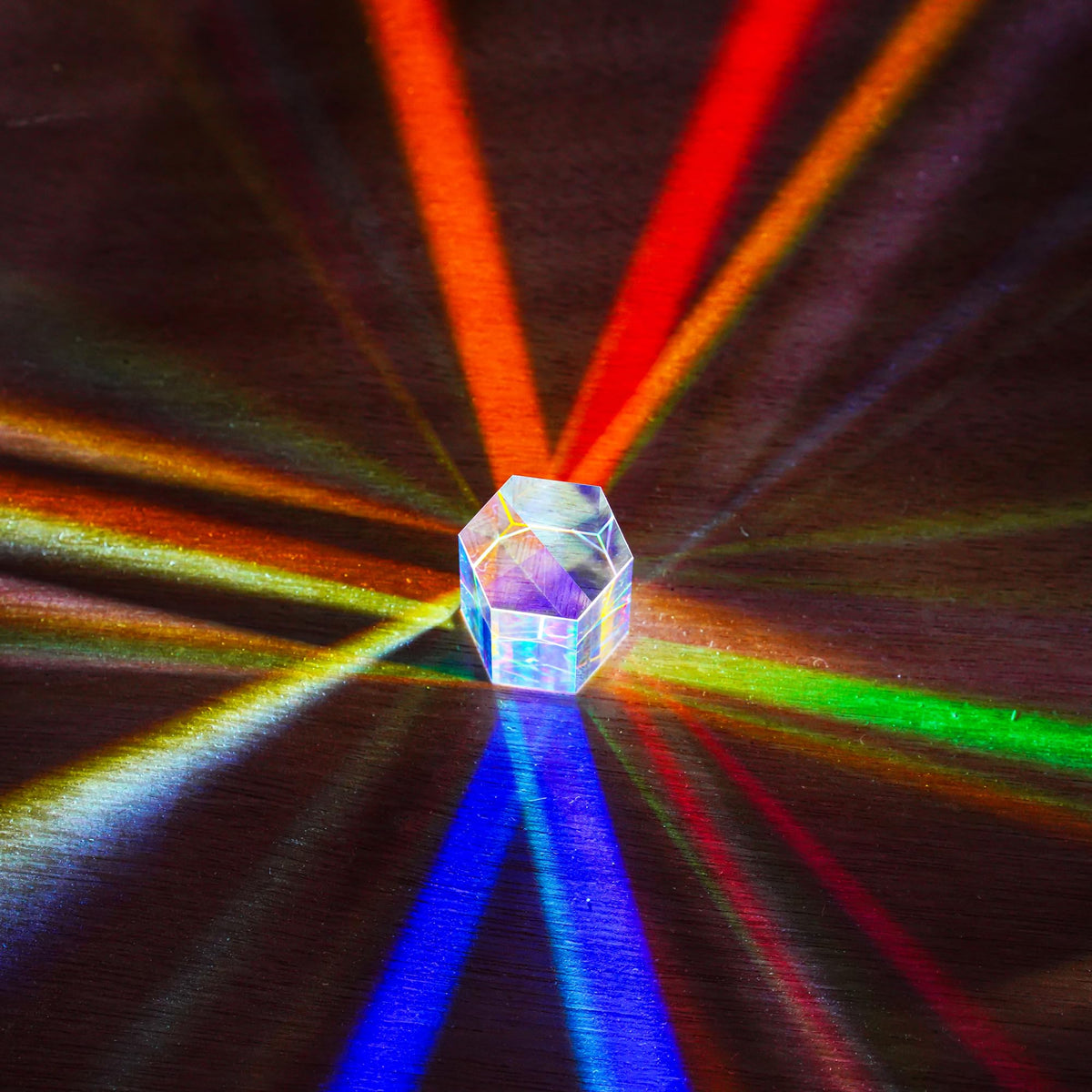 HDCRYSTALGIFTS camera-prism attachment expands perspective with new angles.