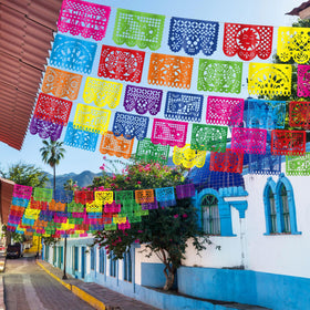 Heartome Mexican-theme banner elevates party ambiance with bright, double-sided visuals.