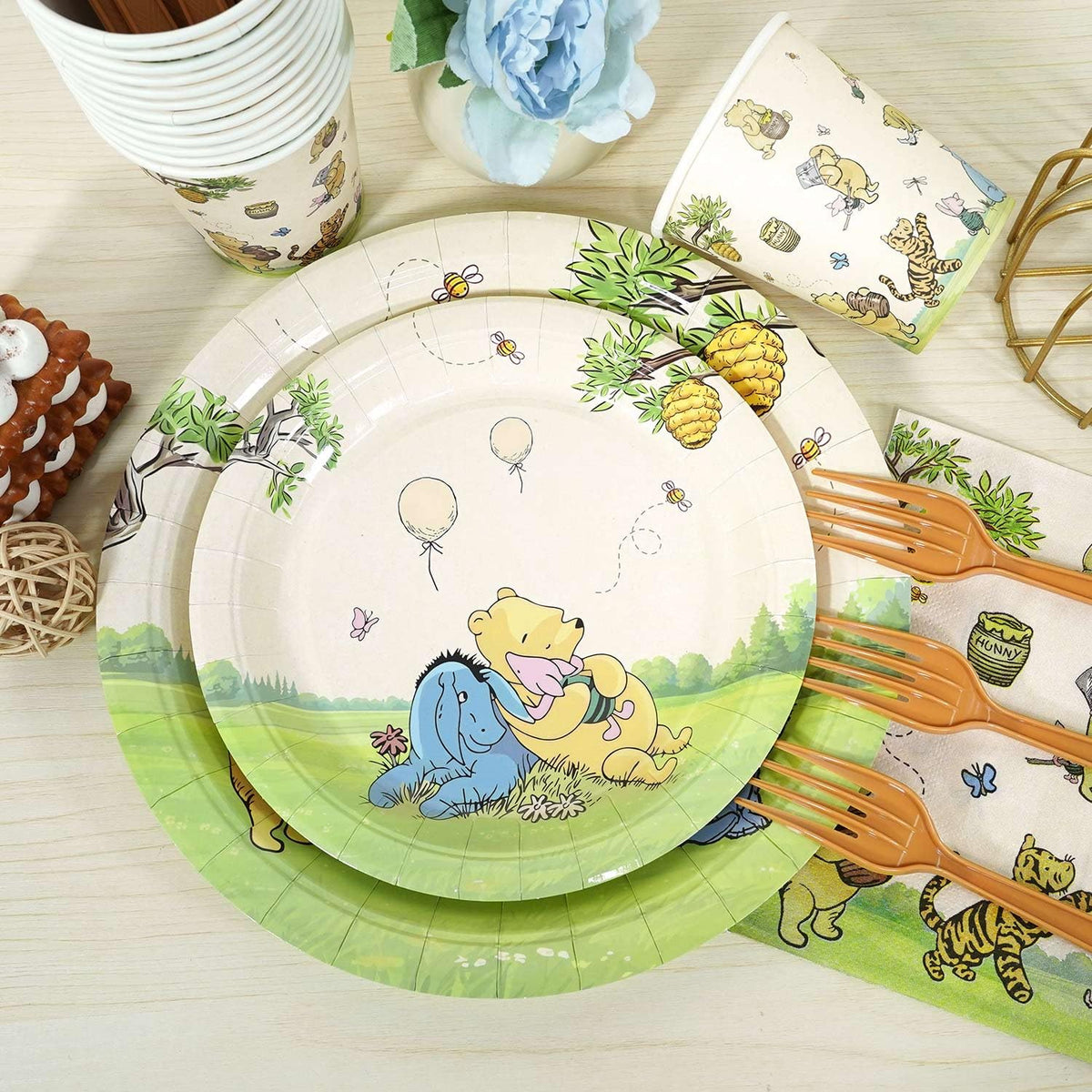 Heboland Winnie Birthday Table Setup — complete-set display for easy prep.