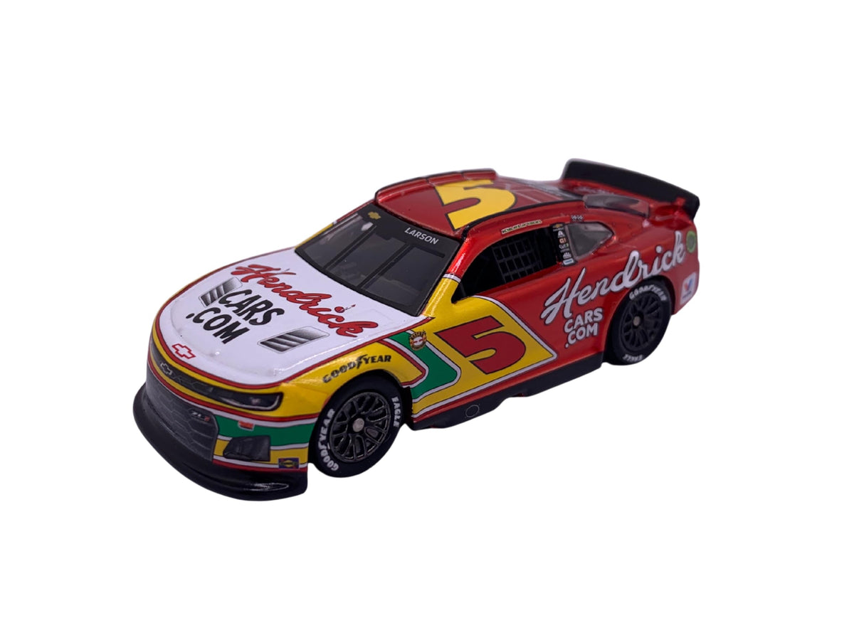 Hendrick Motorsports Kyle Larson diecast shows rolling rubber tires for realistic handling.