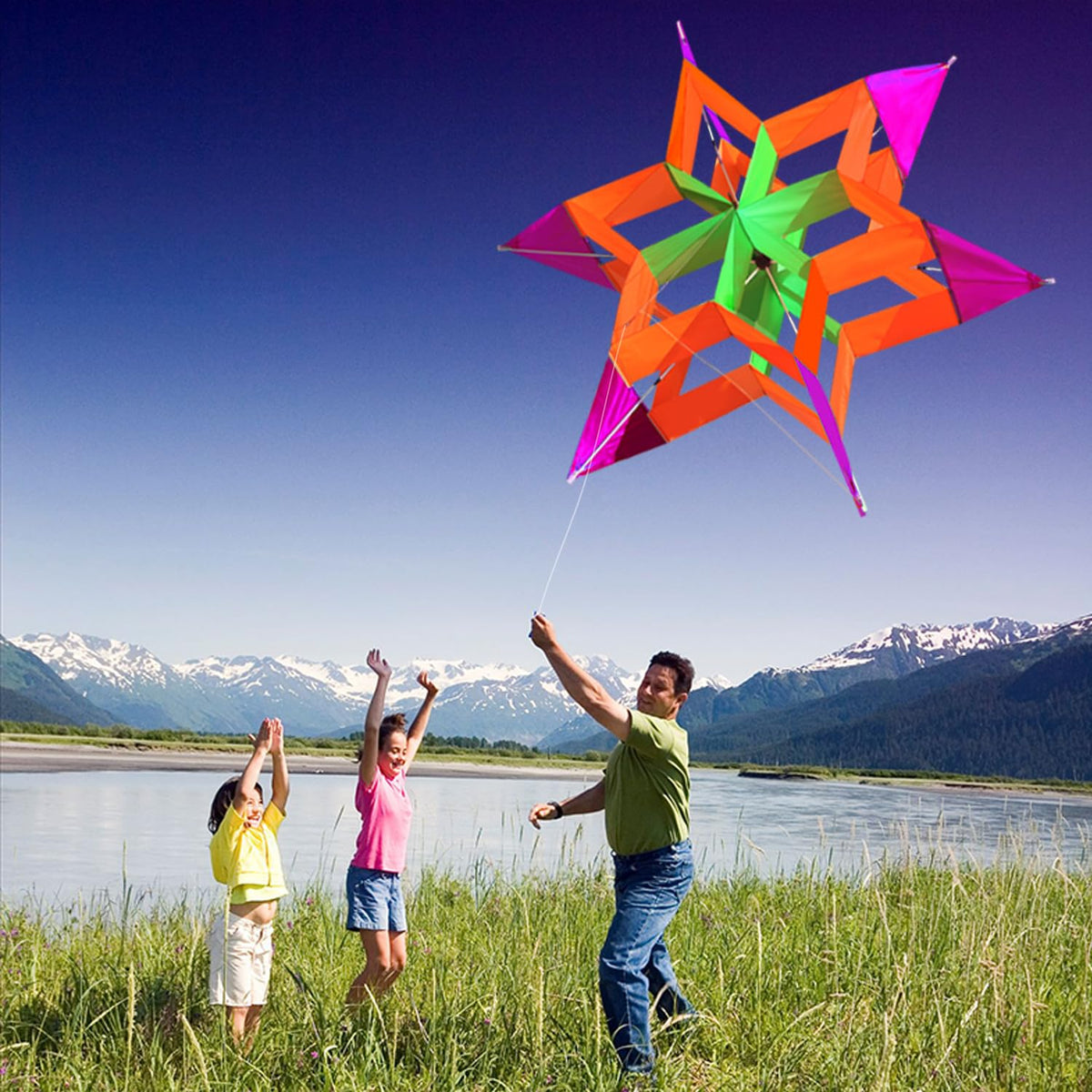 Bright color patterns of the Hengda Kite lotus flower design.