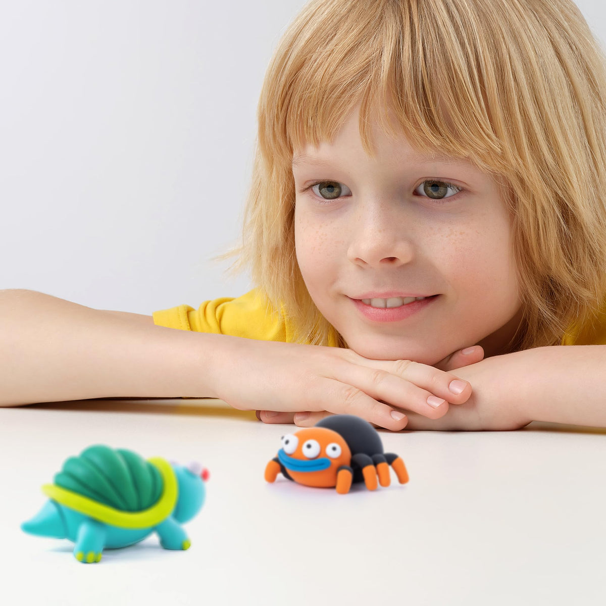 Hey Clay 15 Cans Set kid-friendly packaging simplifies storage and access