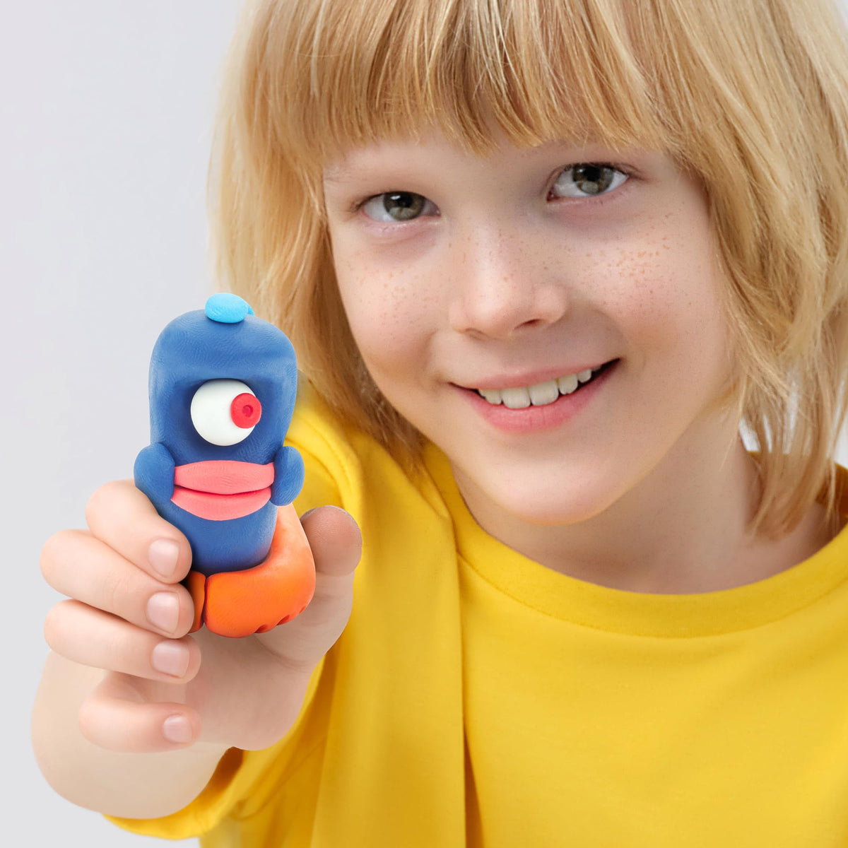 HEY CLAY Beasts Set non-toxic material supports safe creative play.