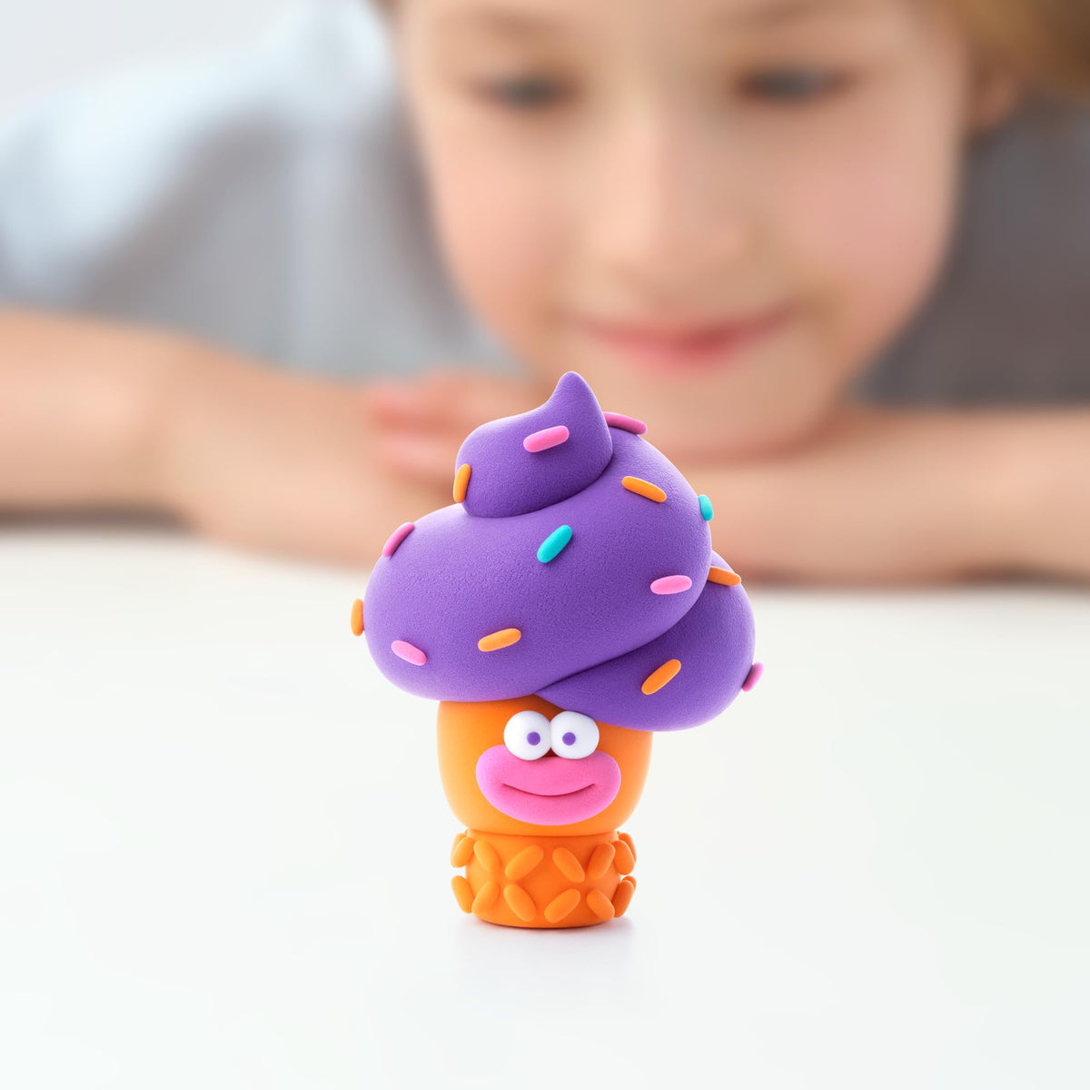 Hey Clay bright rainbow colors boost visual exploration and color mixing.