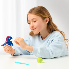 HEY CLAY kid-friendly-set inspires imagination and fine motor practice.