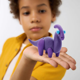 HEY CLAY non-toxic formula keeps crafting safe and clean.