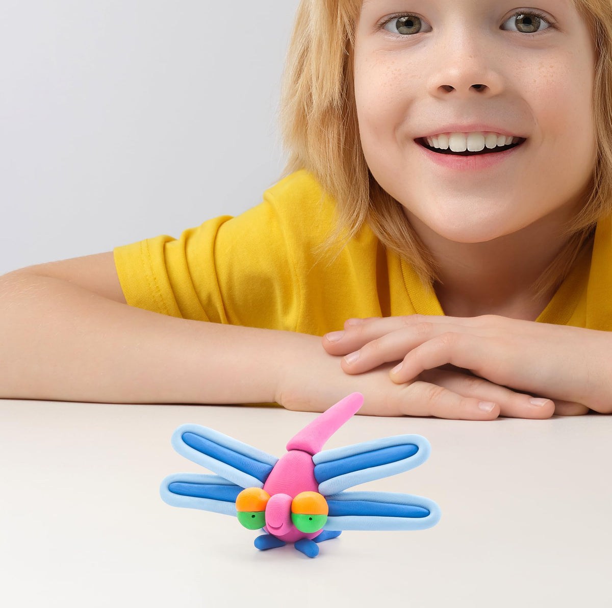 HEY CLAY Bugs Set bright rainbow colors spark creativity