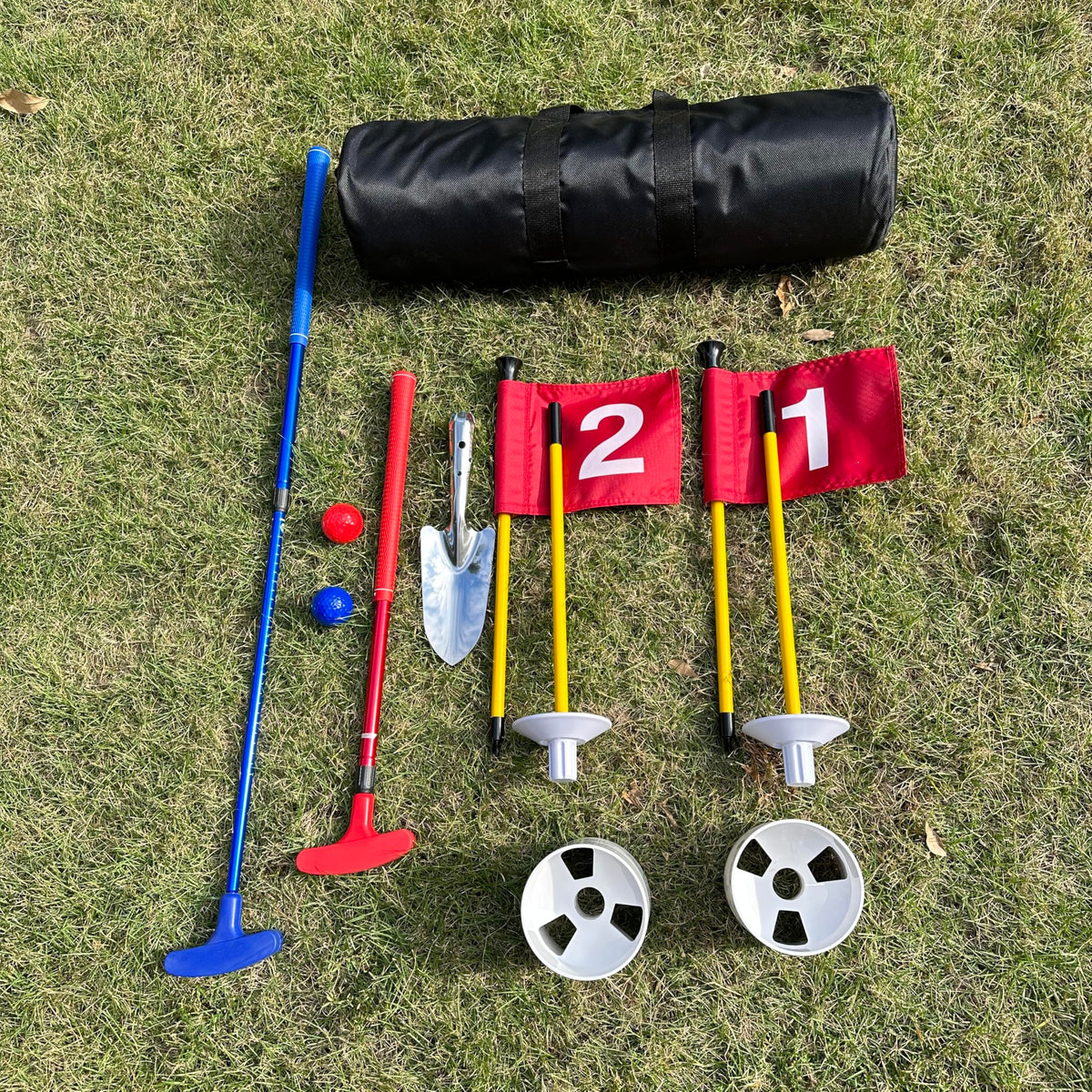 HH-GOLF beach scene setup shows convenient outdoor recreation by the water.