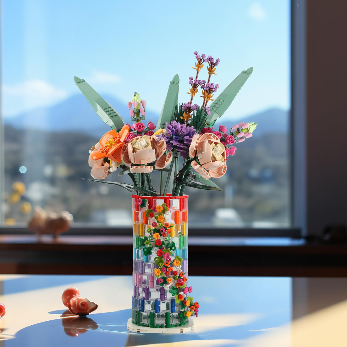 HI-REEKE transparent vase display highlights crystal-clear sightlines for floral showcases.