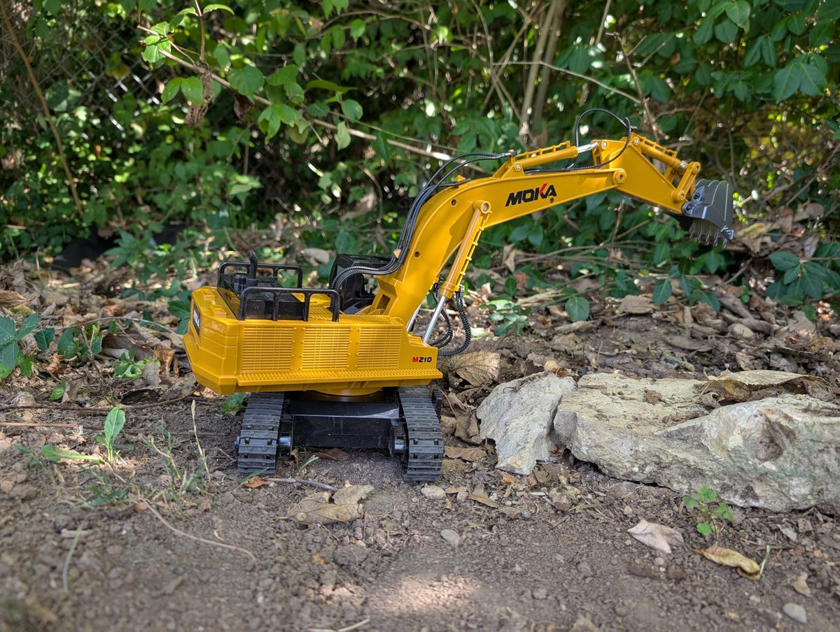 Highmall RC excavator toy ready to play with pre-installed batteries
