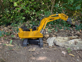 Highmall RC excavator toy ready to play with pre-installed batteries