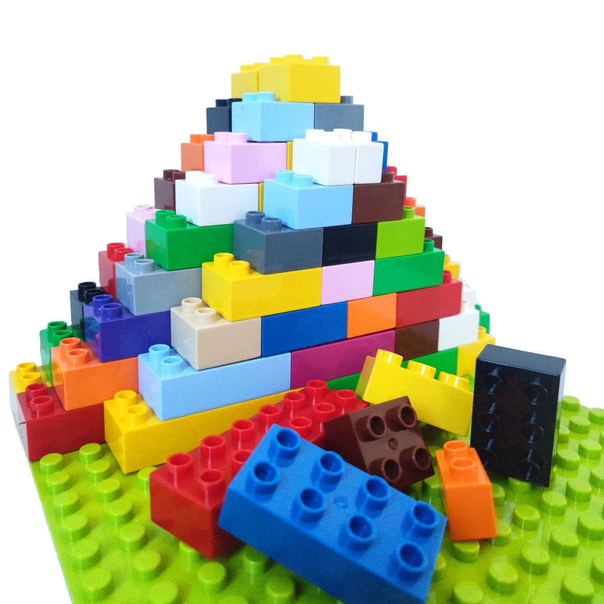 Himita 101-piece multicolor build set on table sparks imagination and fine motor skills.