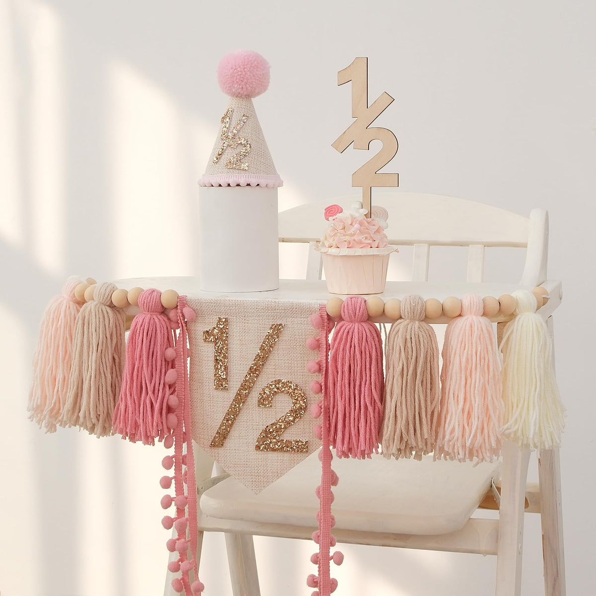 HODIHIWI memory-making banner helps capture baby milestones beautifully.
