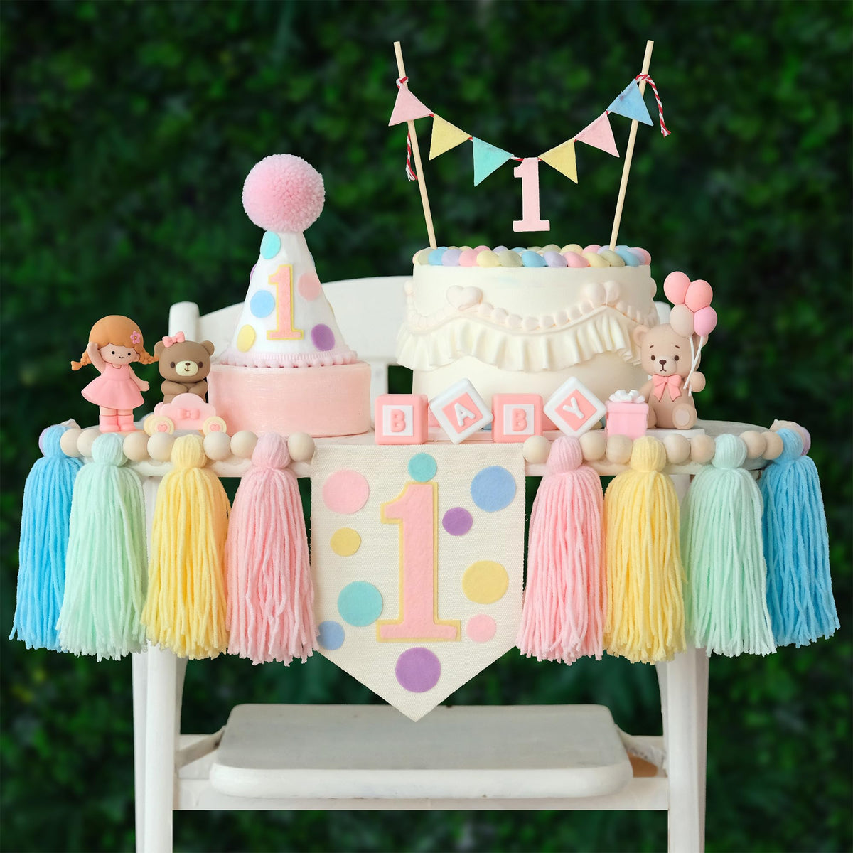 HODIHIWI pastel dot banner with macarons enhances baby birthday decor.