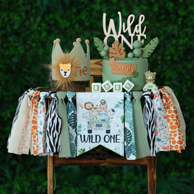 HODIHIWI Wild One high chair banner for vivid jungle-themed photos.