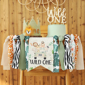 HODIHIWI Wild One jungle theme decor brightens party backdrop.