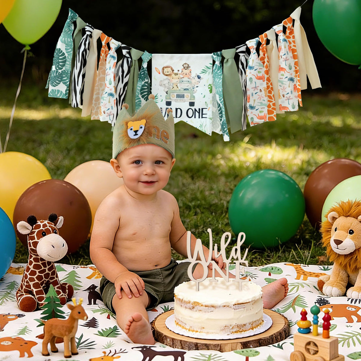HODIHIWI Wild One lion crown hat adds charming birthday moments.