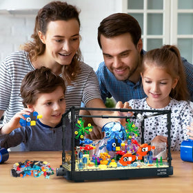 HOGOKIDS dual LED illumination creates day and night ambiance in the display.