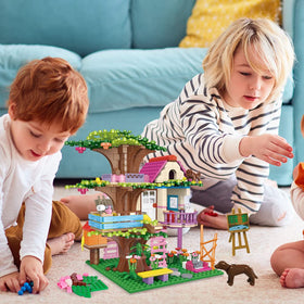 HOGOKIDS Tree House animals with four mini figures for interactive fun