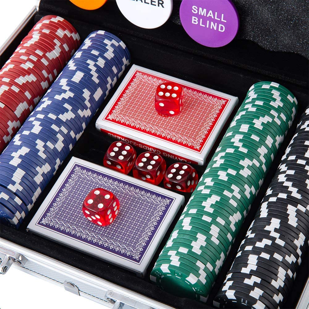 Small and big blind buttons support accurate scoring and flow
