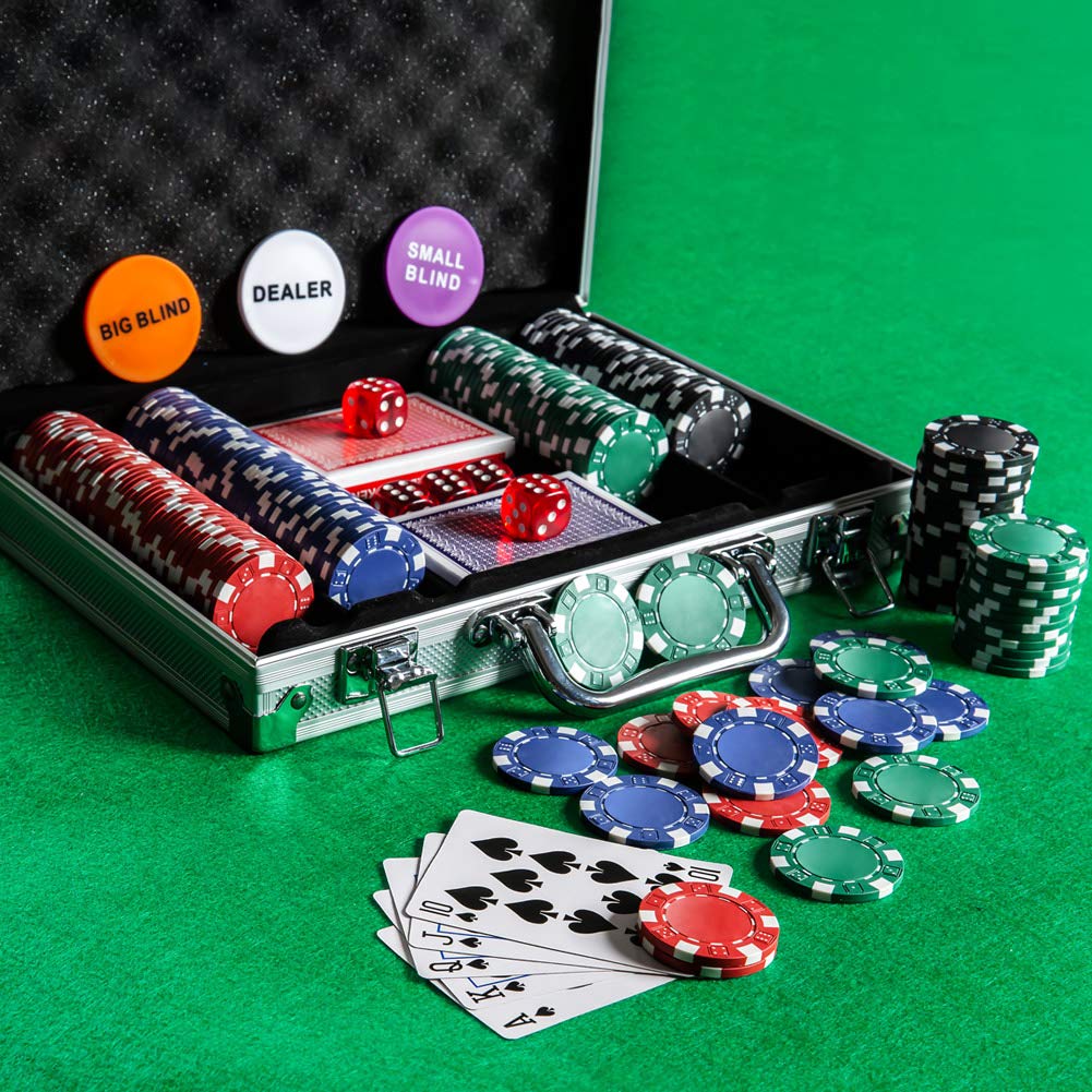 Complete Homwom poker kit ideal for Hold’em and Blackjack nights