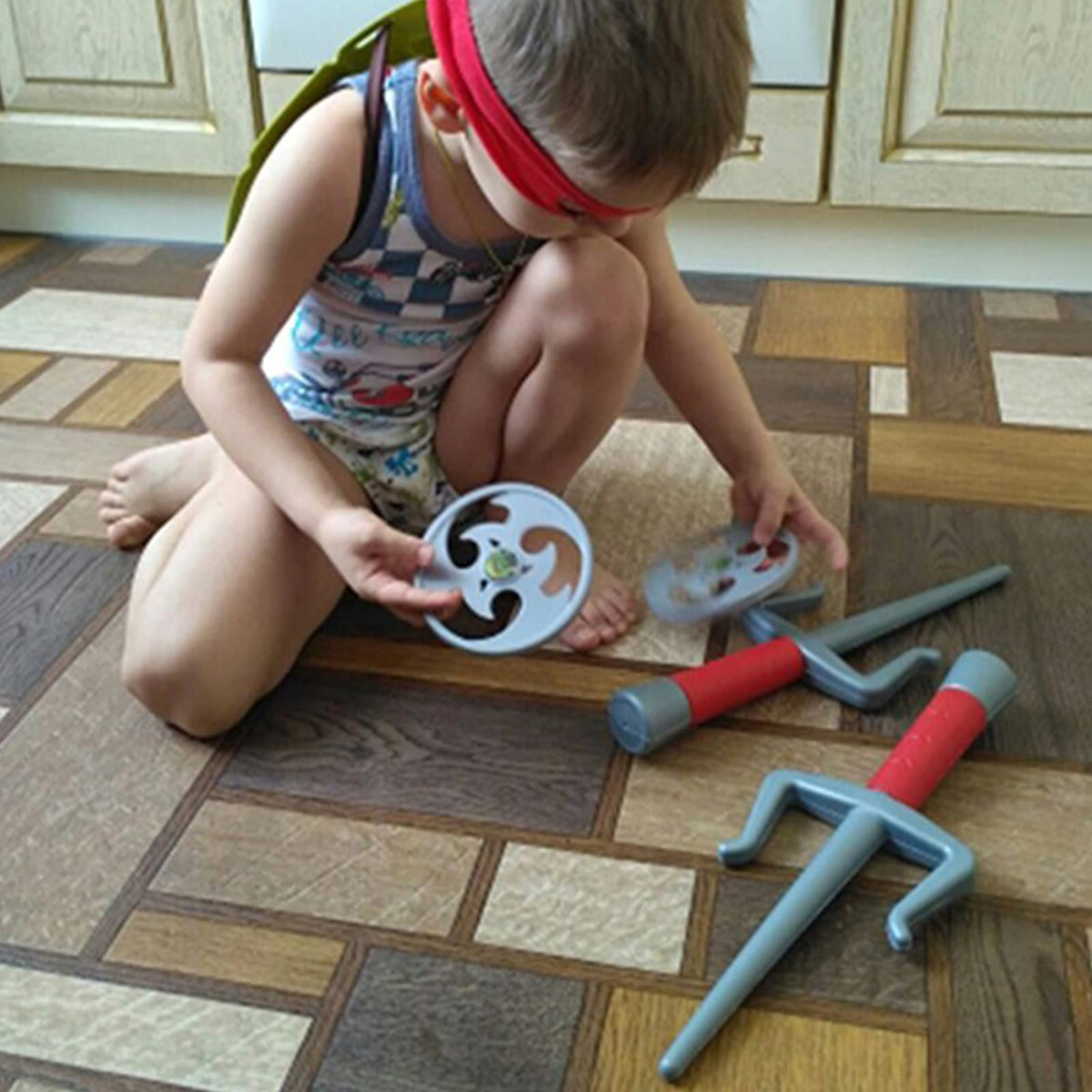Homyfy Deamna-i child-wearing-costume offers quick, comfy dress-up fun for kids.