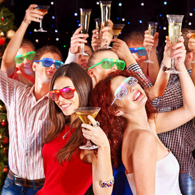 Honoson party glasses brighten night photos, making memories pop.