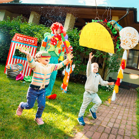 Hooqict taco pinata hanging loop enabling versatile display