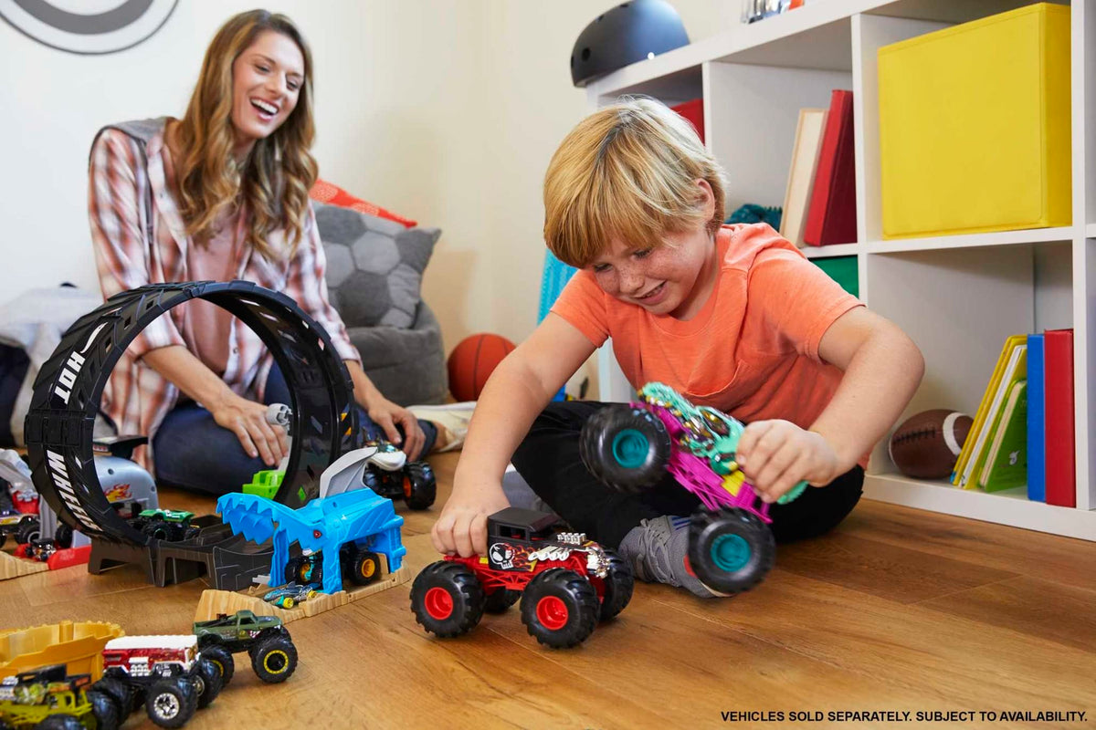 Hot Wheels Bone Shaker with giant wheels supports dramatic stunts.