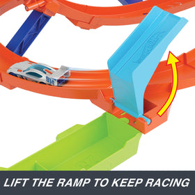 Hot Wheels carrying handle design enables simple transport after playtime.