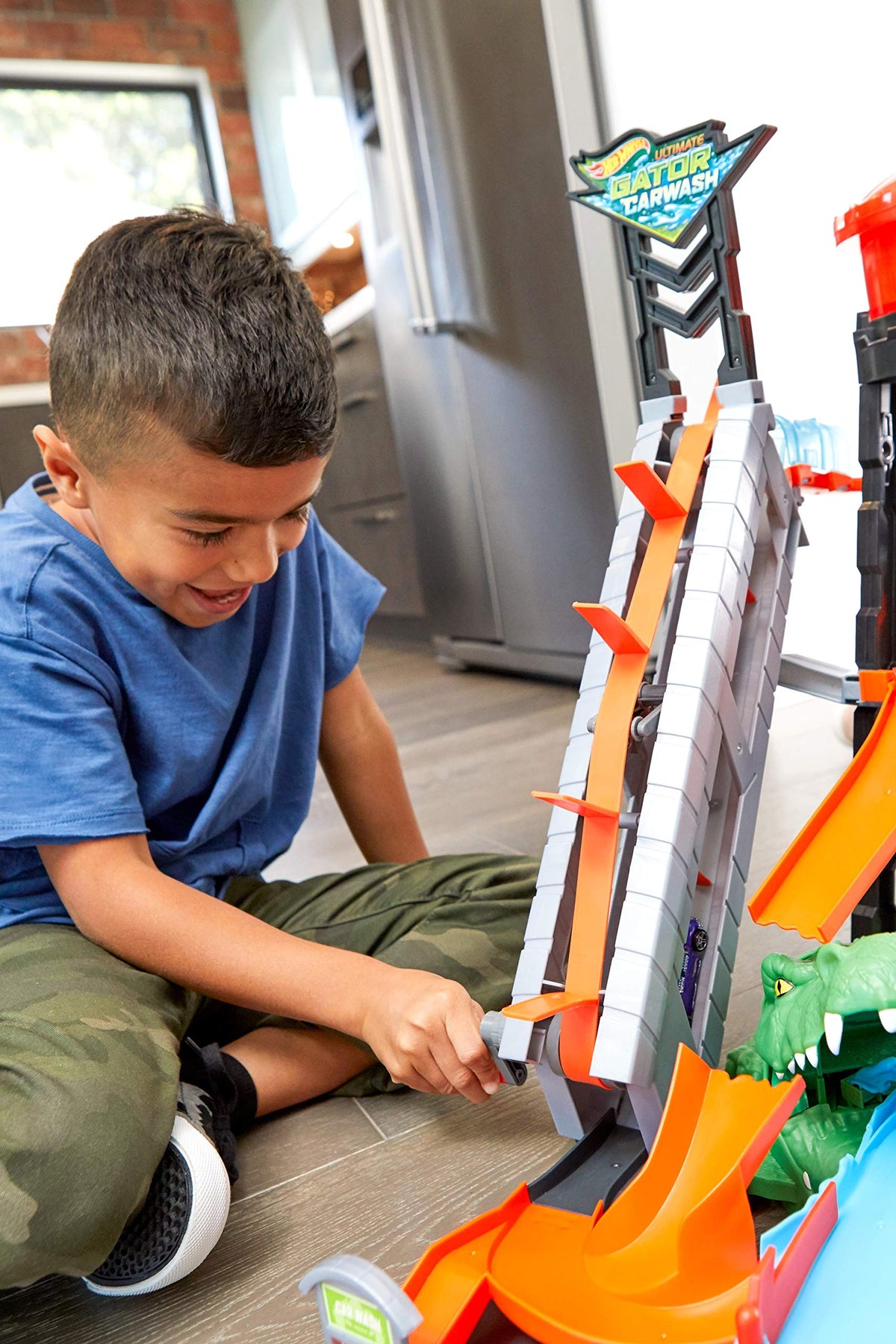 Hot Wheels City Car Wash vibrant track invites expandable play