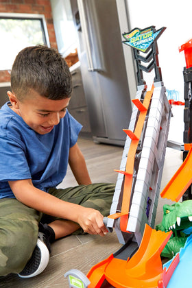 Hot Wheels City Car Wash vibrant track invites expandable play