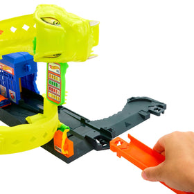 Hot Wheels gas pumps with adjustable hoses add fueling detail.