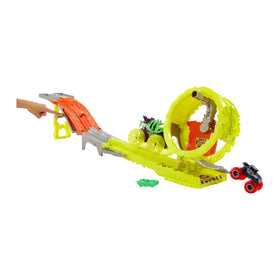 Includes a 1:24 scale Skelesaurus and 1:64 scale Bone Shaker plus two crushed cars.