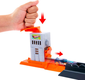 Hot Wheels Slam-Launch into Repair Shop: quick setup for speedy storytelling.