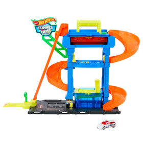 Hot Wheels TUNL Twist lift transports car to the top for the wash cycle.