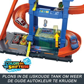 Hot Wheels color-shifter car dunked in icy water reverts to original deco.