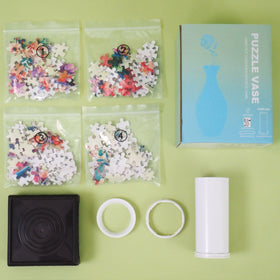 Stand included for stable display of the HOTPLACY Hummingbird vase.