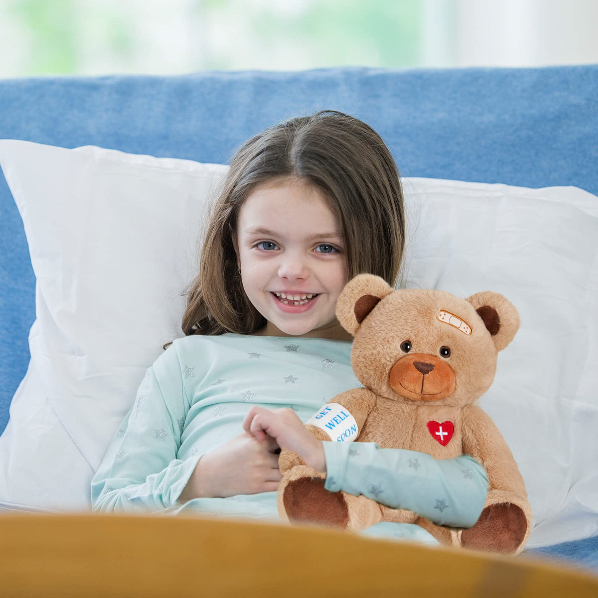 Houwsbaby bandaged-arm teddy bear design boosts comfort during recovery