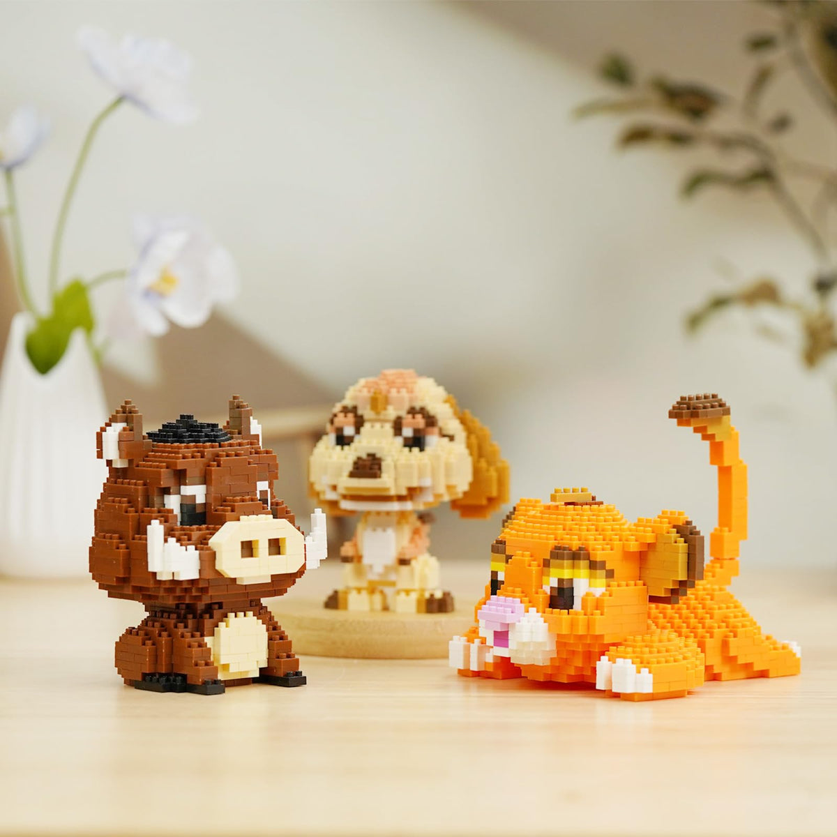 HSANHE Meerkat model assembly showcases alert posture for display