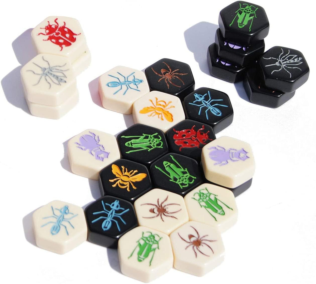 HUCH! Hive Pocket boardless play area demonstrating quick setup on any flat surface