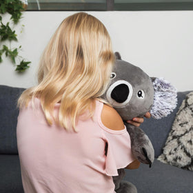 HUGIMALS Quinn Koala side view shows portable comforting hug