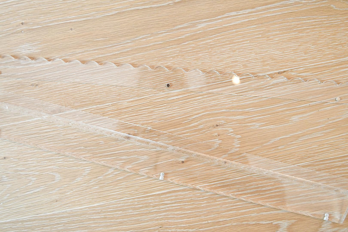 Elegant scallop silhouette enhances table presence during play.
