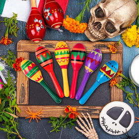 Hungdao wooden maracas measure compact size for easy handling.