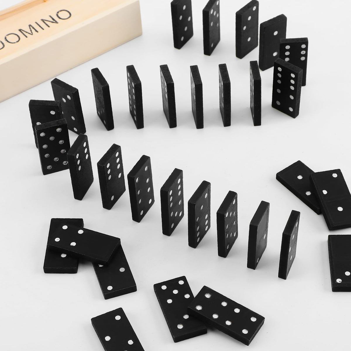 Hungdao domino set in wooden case — sturdy travel gift.