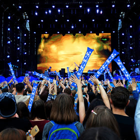 Hungdao party celebration blue cheer sticks boost festive atmosphere.