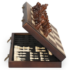 Hurdaos magnetic wooden chess set board open shows a 17-inch grid with rich walnut and maple grain