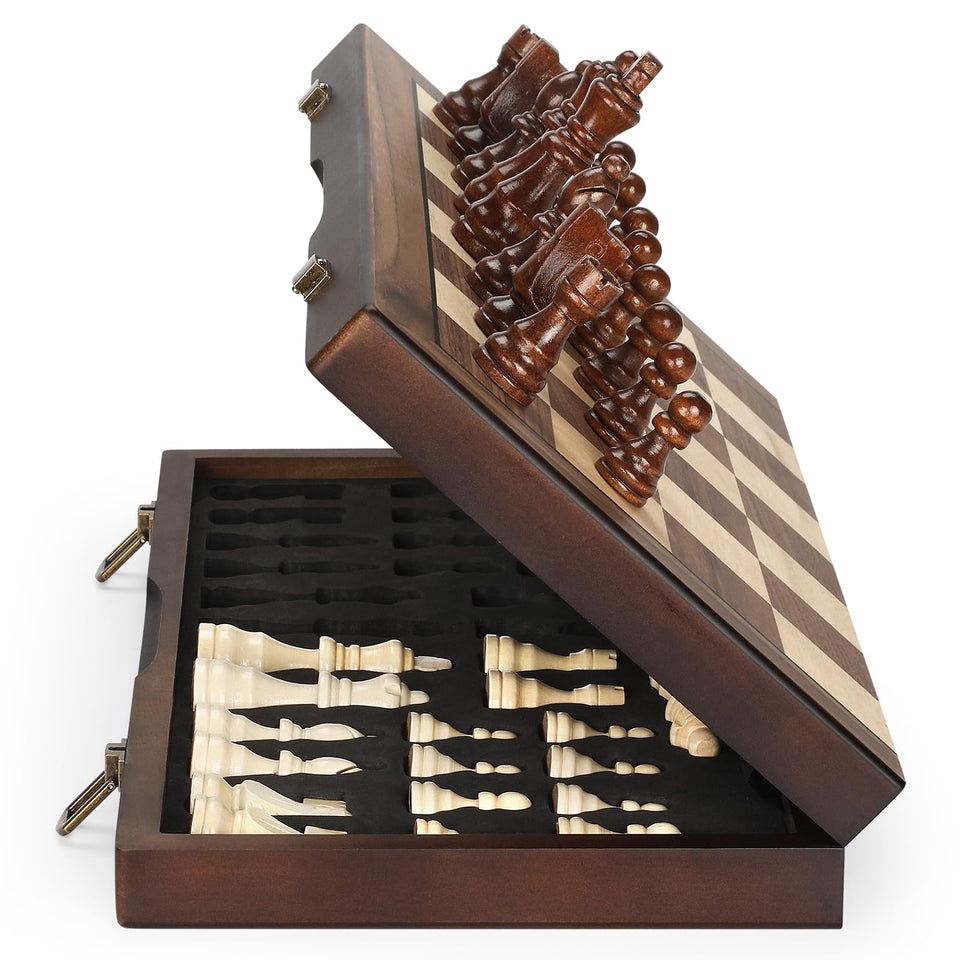 Hurdaos magnetic wooden chess set board open shows a 17-inch grid with rich walnut and maple grain