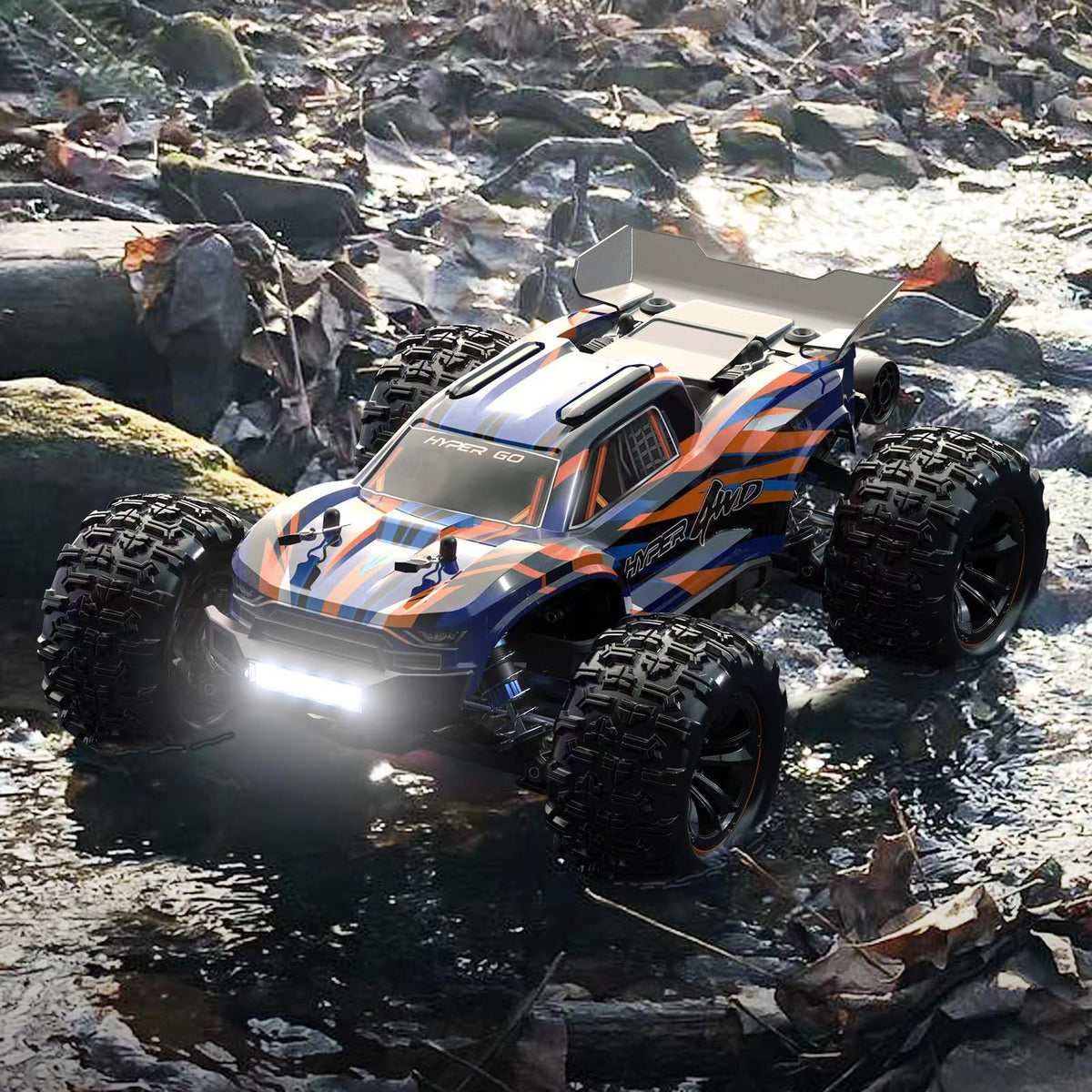 Hyper GO H16DR action shot speeding on rough terrain