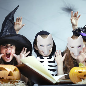Hyuetrsa blank mask pack supports safe, mess-friendly creative play.